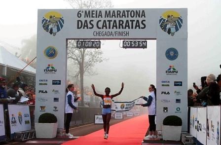 Quenianos vencem 6ª Meia Maratona das Cataratas / Foto: Grampo Comunicação
